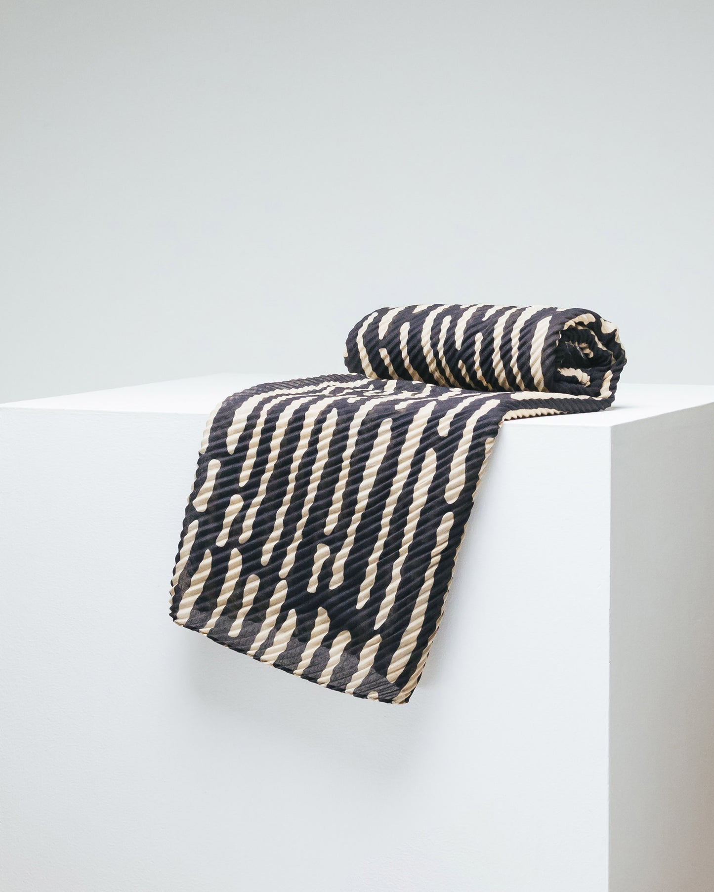 Printed Pleated Head Wrap in Zizzy