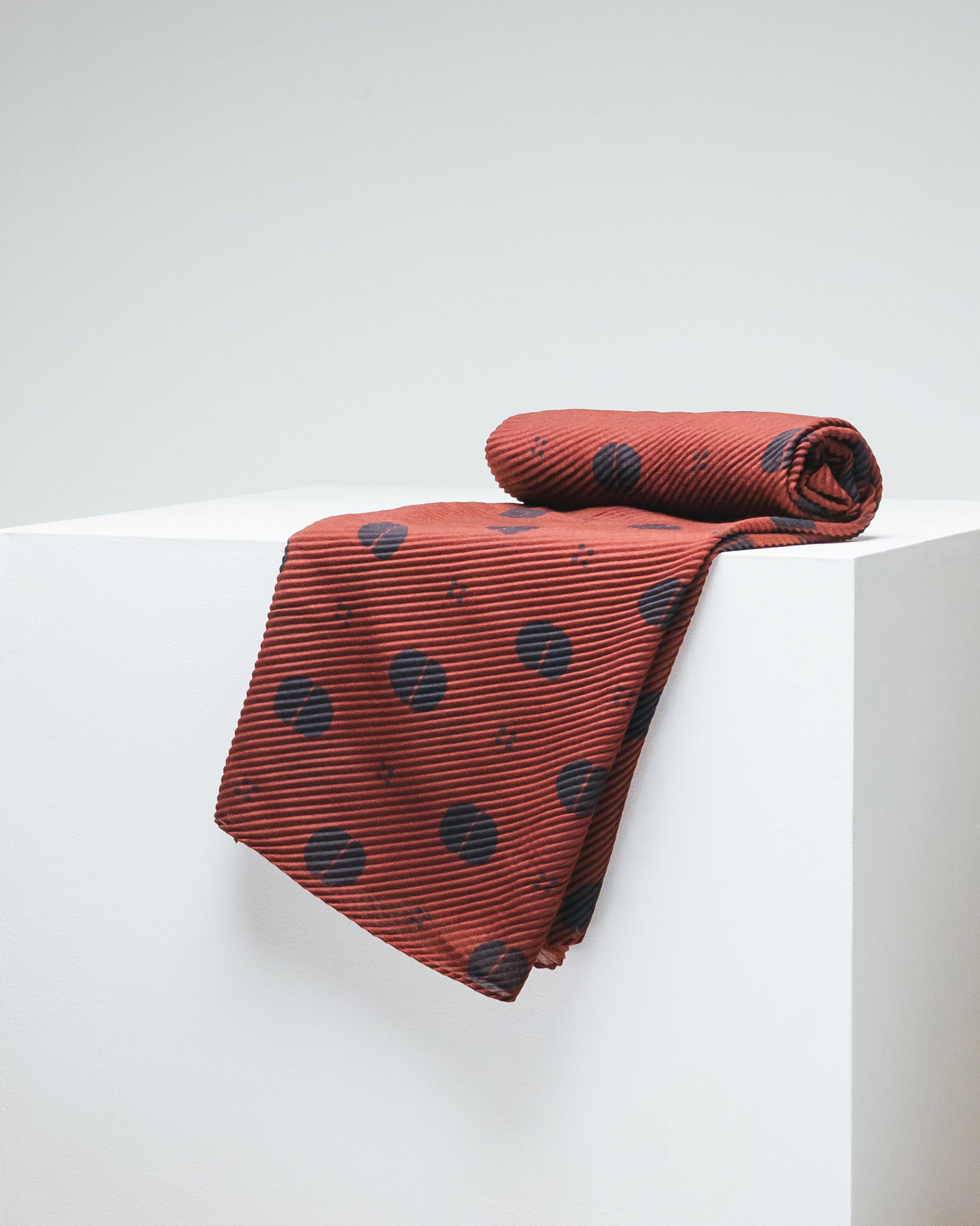 Printed Pleated Head Wrap in Mahogany