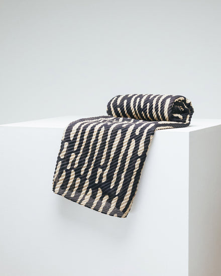 Printed Pleated Head Wrap in Zizzy